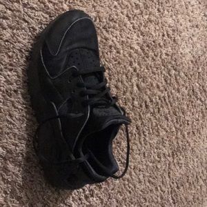 Women’s Black Nike Huaraches